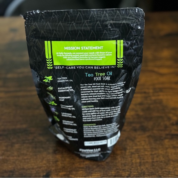 Daily Remedy Tea Tree Oil Foot Soak 16oz. - Picture 2 of 4